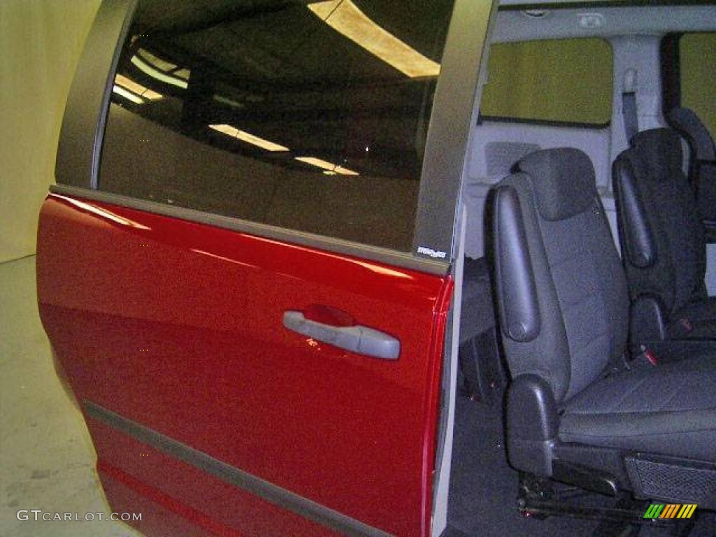 2008 Grand Caravan SE - Inferno Red Crystal Pearl / Dark Slate/Light Shale photo #22
