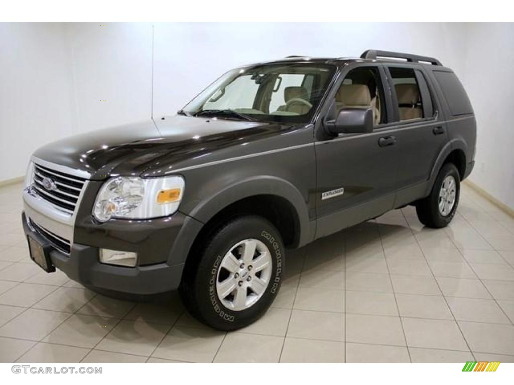 2006 Explorer XLT 4x4 - Dark Stone Metallic / Camel photo #3