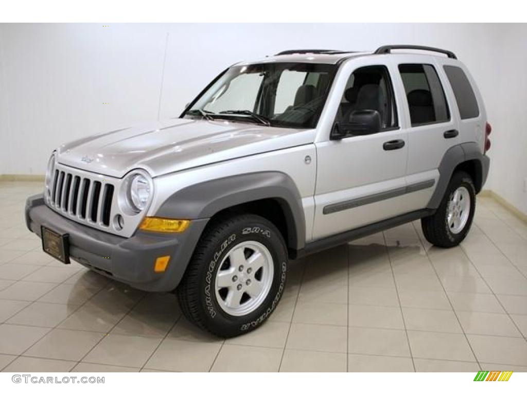 2005 Liberty Sport 4x4 - Bright Silver Metallic / Medium Slate Gray photo #3