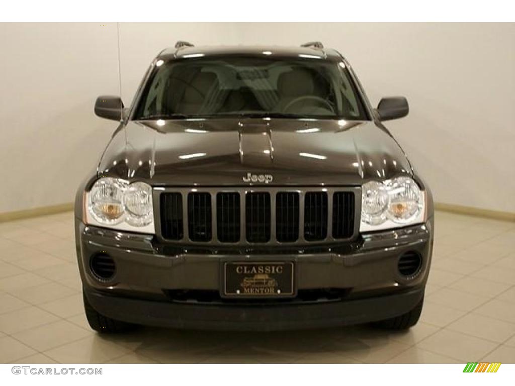 2005 Grand Cherokee Laredo 4x4 - Dark Khaki Pearl / Khaki photo #2