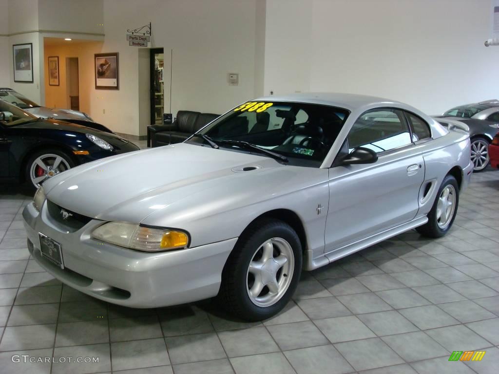 1998 Mustang V6 Coupe - Silver Metallic / Black photo #1