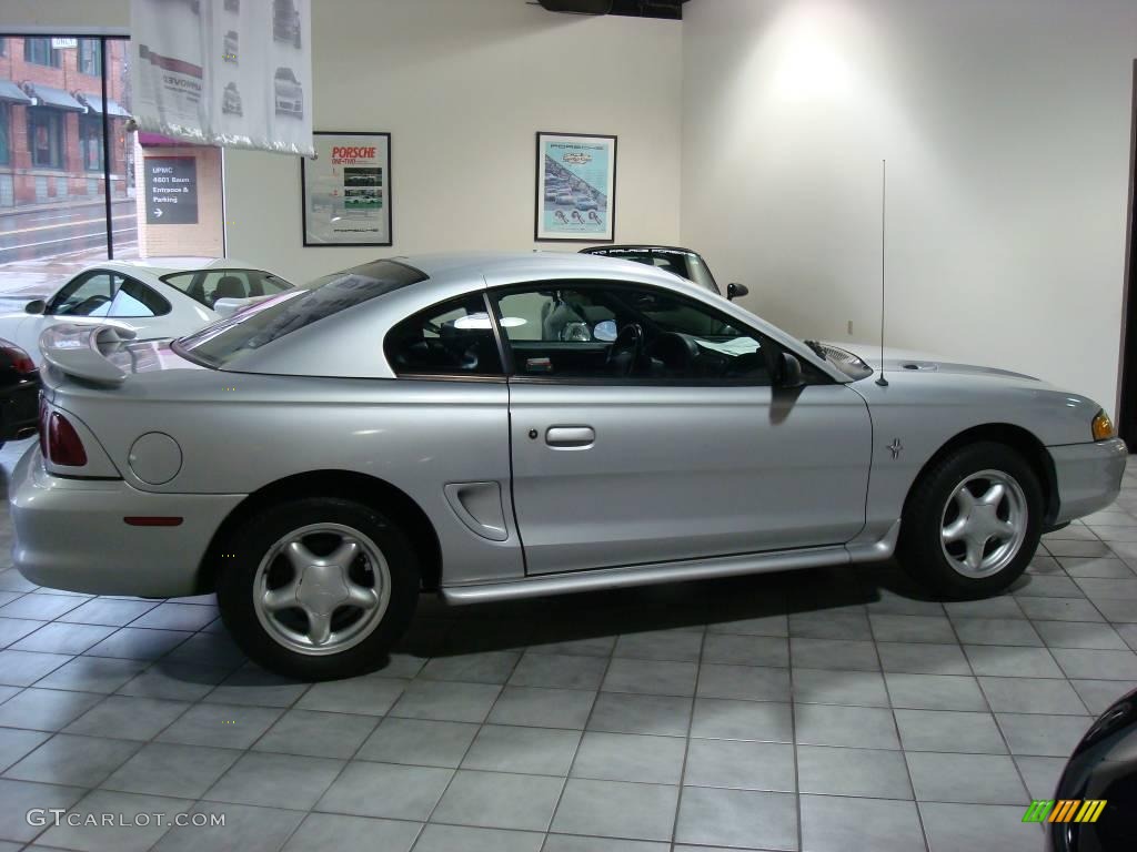 1998 Mustang V6 Coupe - Silver Metallic / Black photo #6