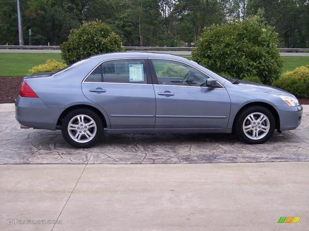 2007 Accord SE Sedan - Cool Blue Metallic / Gray photo #3