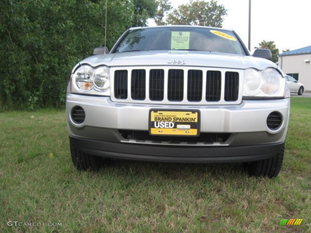 2007 Grand Cherokee Laredo 4x4 - Bright Silver Metallic / Medium Slate Gray photo #2