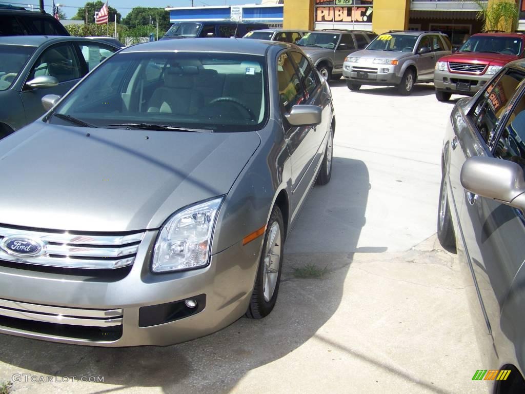 2008 Fusion SE V6 - Vapor Silver Metallic / Medium Light Stone photo #1