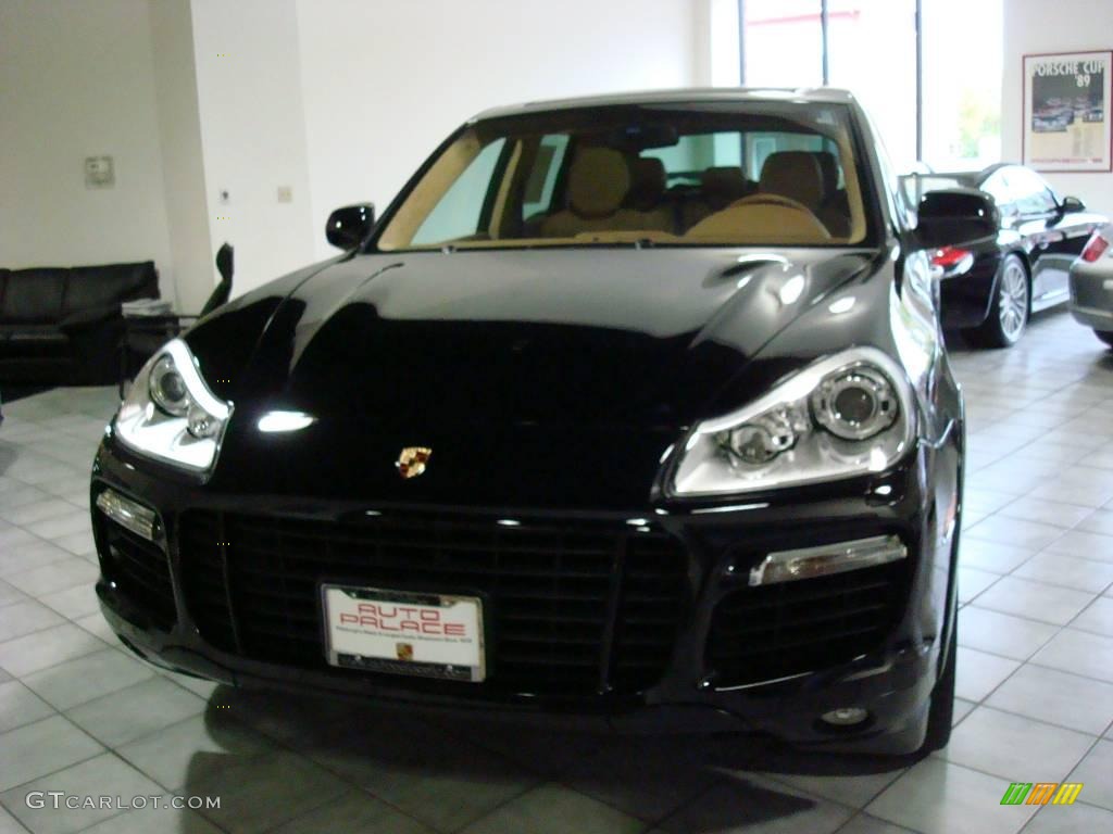Black Porsche Cayenne