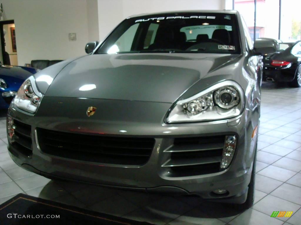 Meteor Grey Metallic Porsche Cayenne