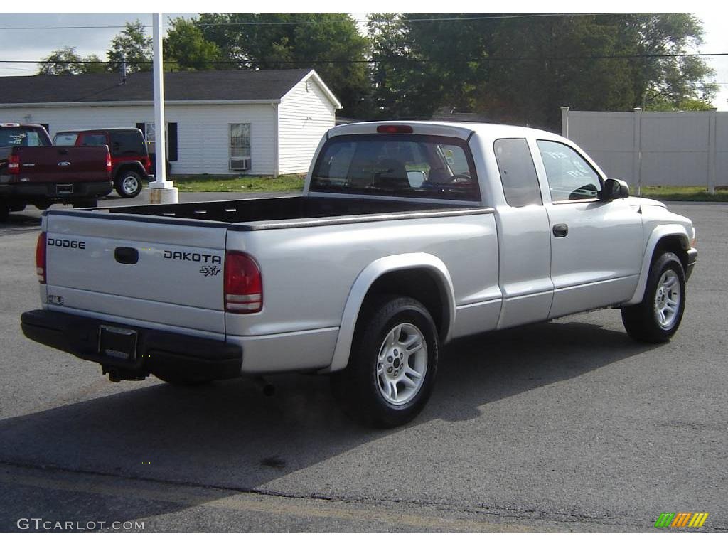 2004 Dakota SXT Club Cab - Bright Silver Metallic / Dark Slate Gray photo #5