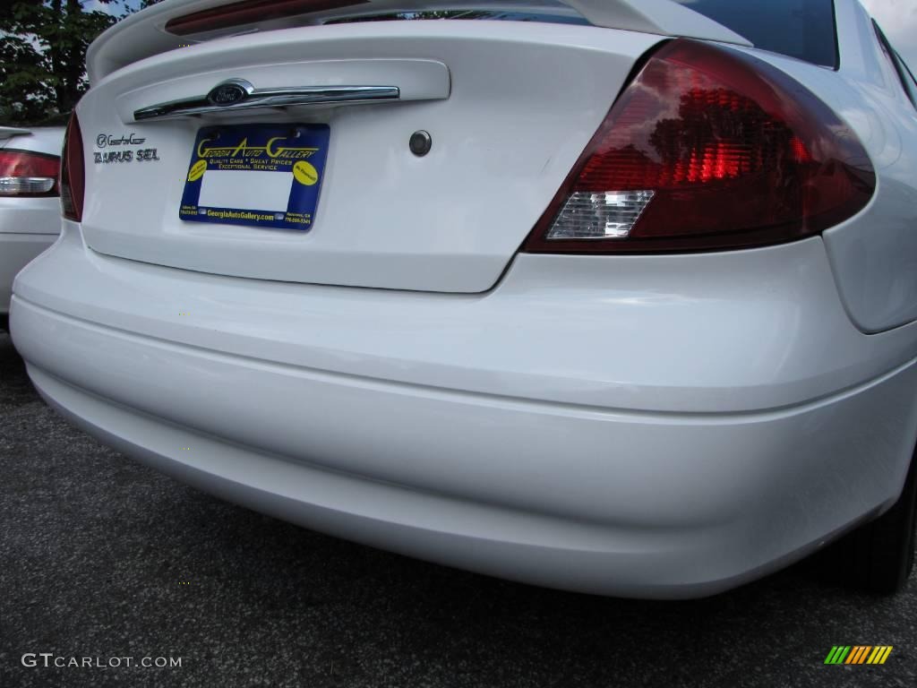 2003 Taurus SEL - Vibrant White / Medium Graphite photo #18