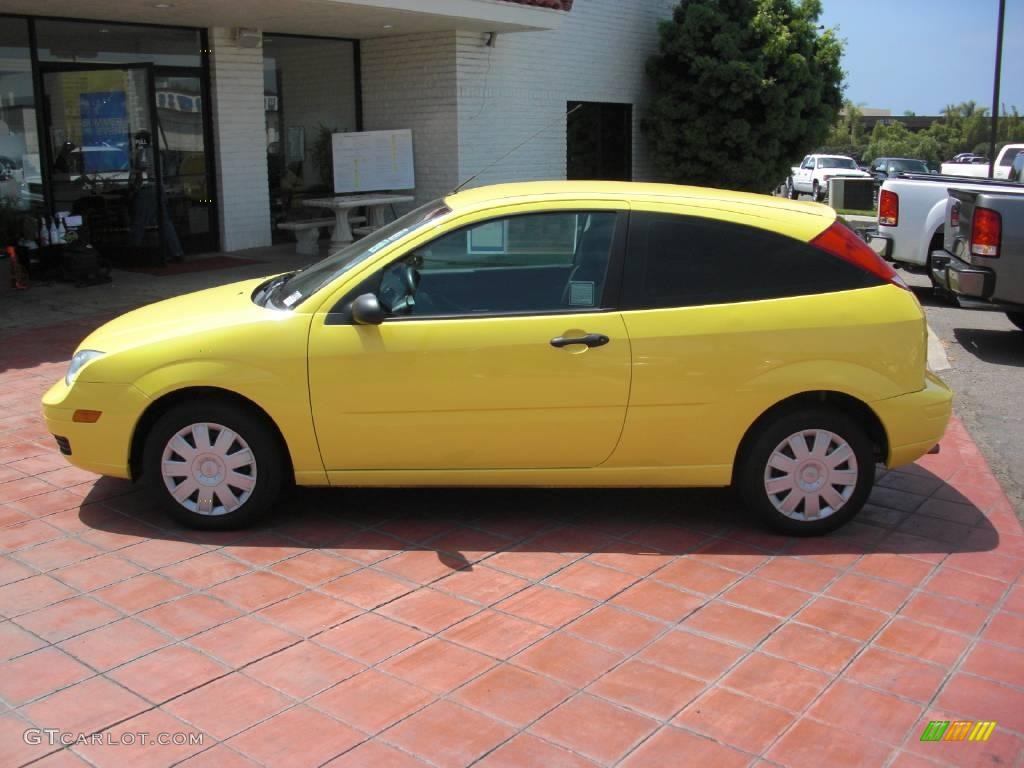 2005 Focus ZX3 S Coupe - Egg Yolk Yellow / Charcoal/Charcoal photo #2