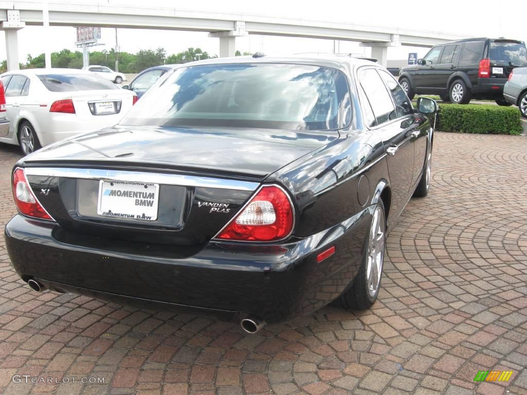 2009 XJ Vanden Plas - Ultimate Black / Charcoal/Charcoal photo #8