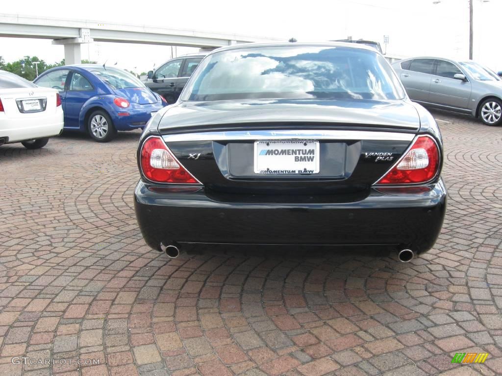 2009 XJ Vanden Plas - Ultimate Black / Charcoal/Charcoal photo #9