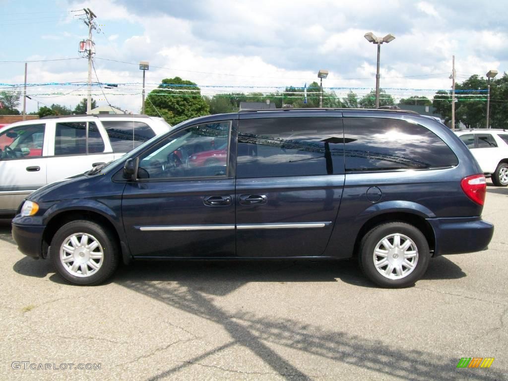 2007 Town & Country Touring - Modern Blue Pearl / Medium Slate Gray photo #2