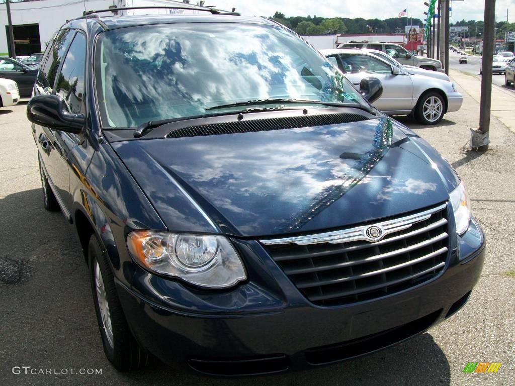 2007 Town & Country Touring - Modern Blue Pearl / Medium Slate Gray photo #7
