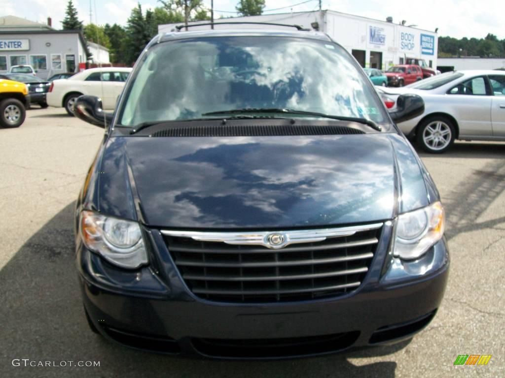 2007 Town & Country Touring - Modern Blue Pearl / Medium Slate Gray photo #8