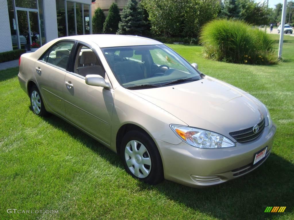 2004 Camry LE - Desert Sand Mica / Taupe photo #3