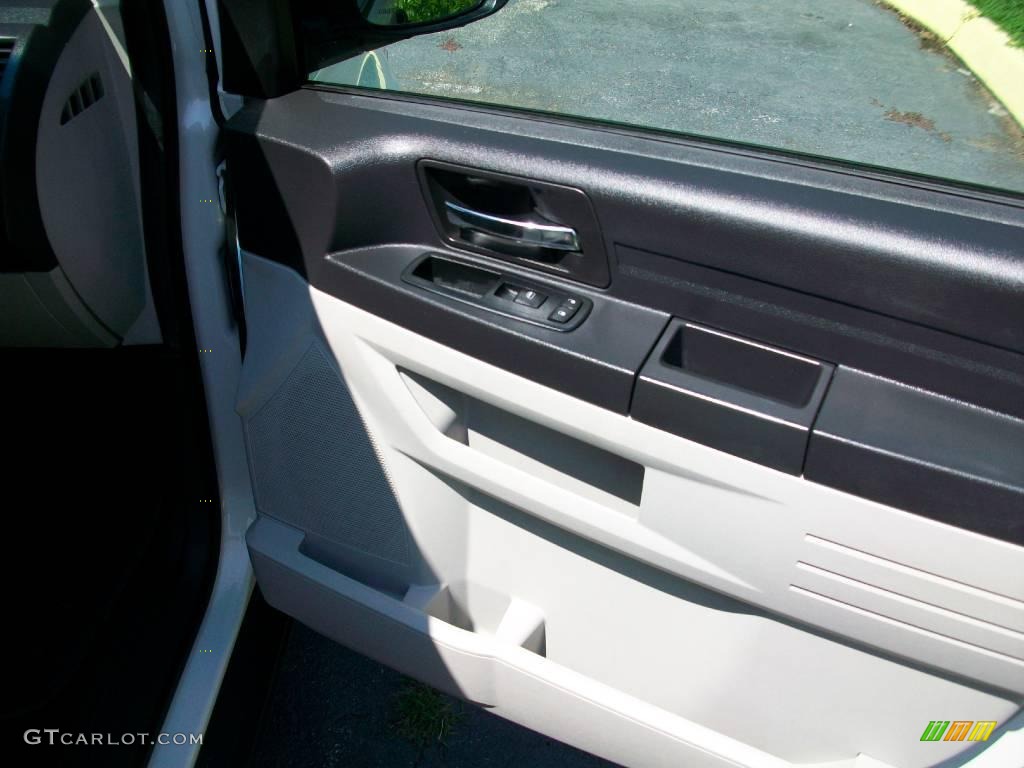 2008 Grand Caravan SE - Stone White / Dark Slate/Light Shale photo #5