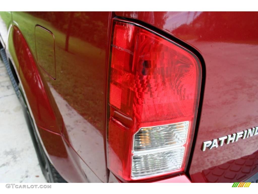 2006 Pathfinder SE 4x4 - Red Brawn Pearl / Graphite photo #41