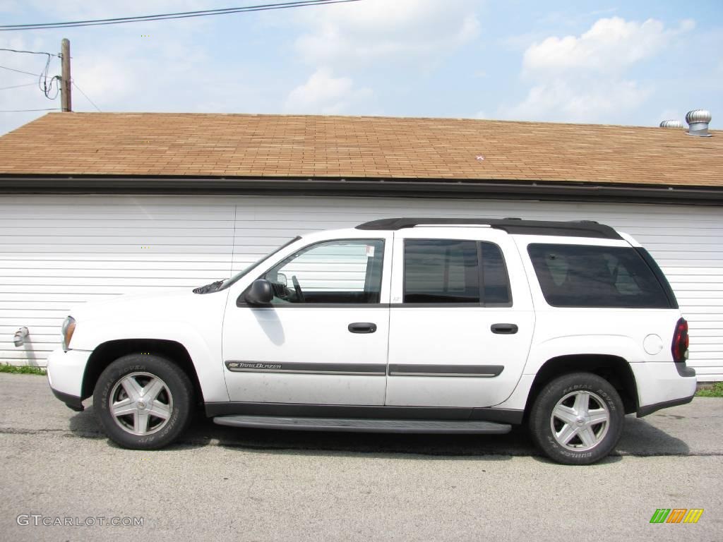 2002 TrailBlazer EXT LT 4x4 - Summit White / Dark Pewter photo #1