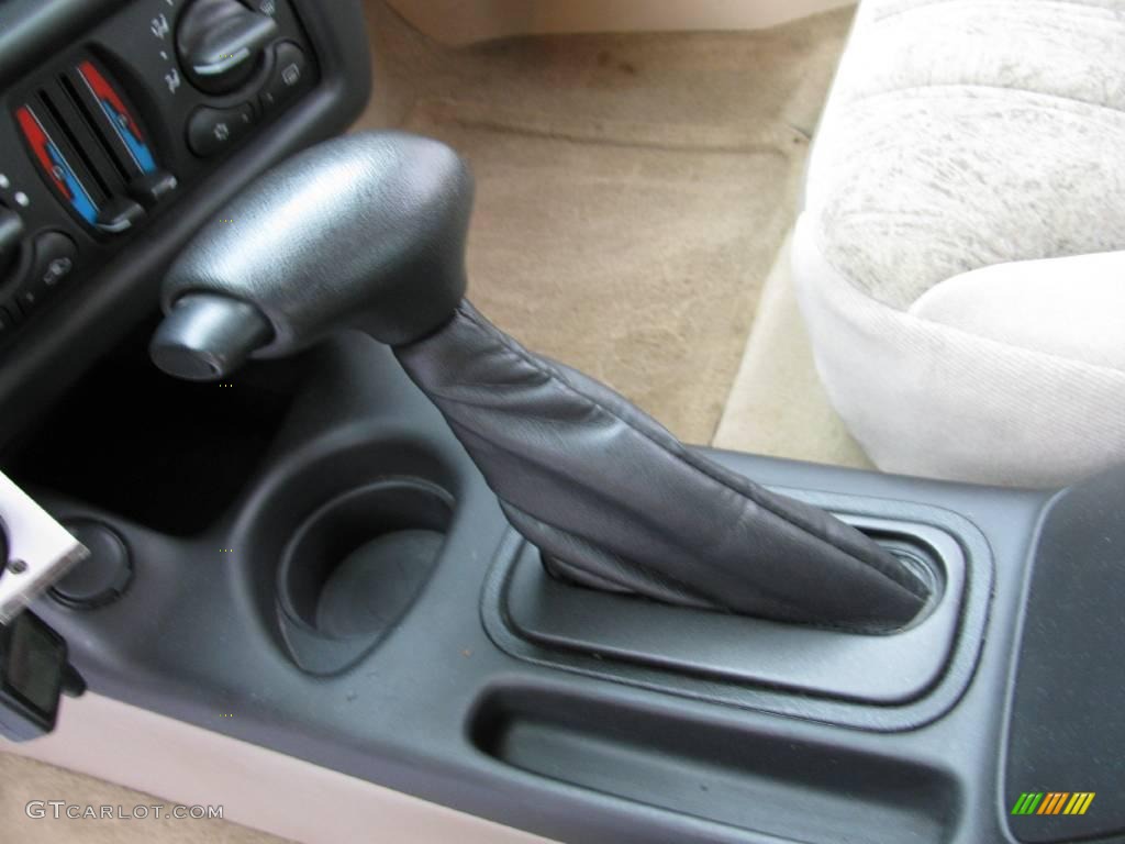 2004 Monte Carlo LS - Sandstone Metallic / Neutral photo #16