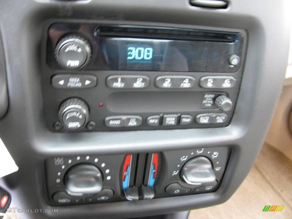 2004 Monte Carlo LS - Sandstone Metallic / Neutral photo #17