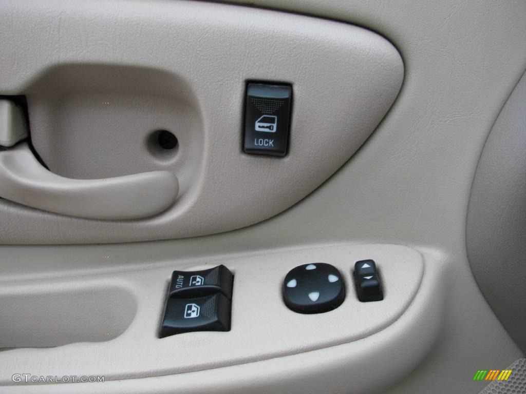 2004 Monte Carlo LS - Sandstone Metallic / Neutral photo #22