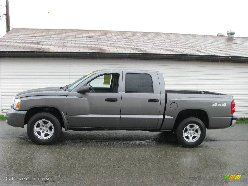 2006 Dakota SLT Quad Cab 4x4 - Mineral Gray Metallic / Medium Slate Gray photo #1