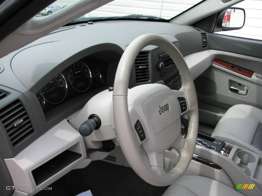 2007 Grand Cherokee Limited 4x4 - Light Graystone Pearl / Dark Khaki/Light Graystone photo #20