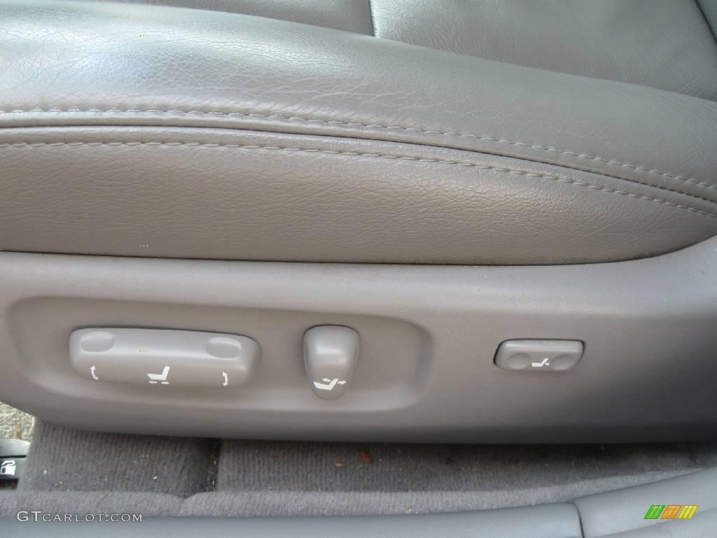 2006 Camry XLE - Lunar Mist Metallic / Stone Gray photo #7
