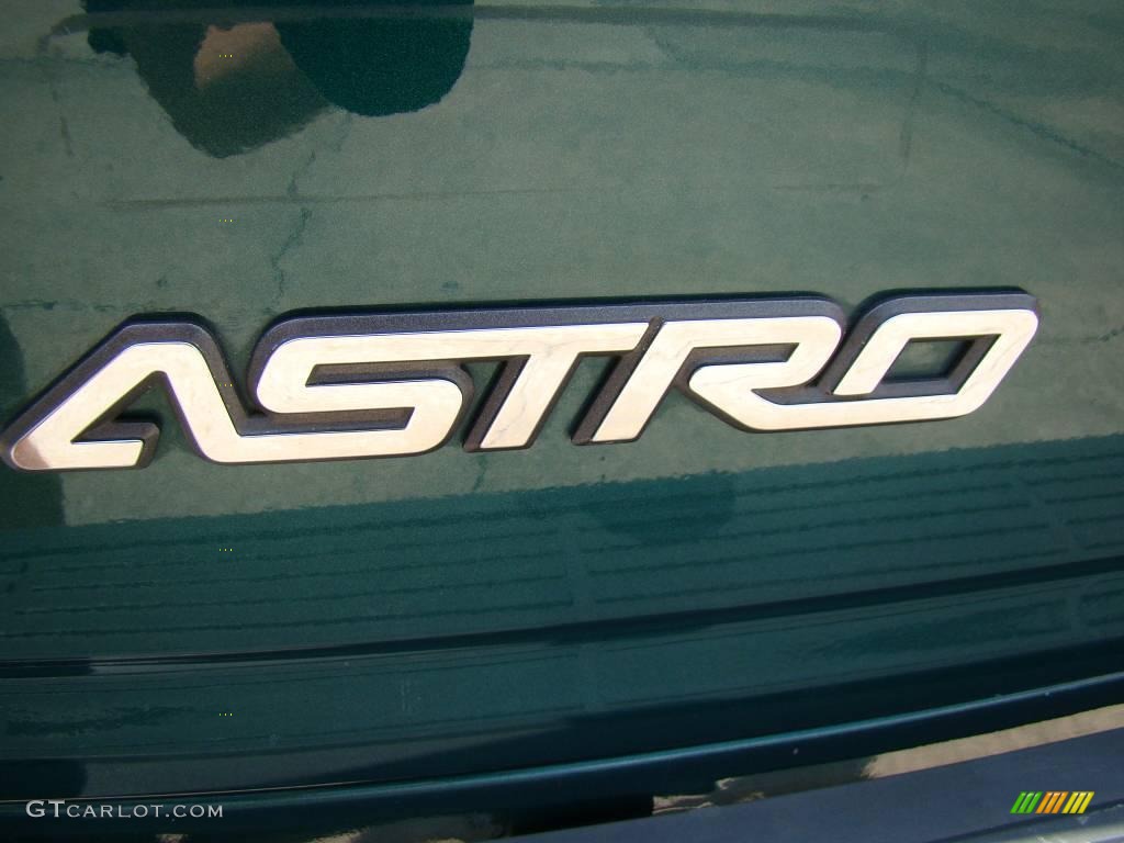 2004 Astro Cargo Van - Dark Forest Green Metallic / Neutral photo #27
