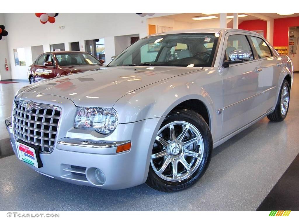 2005 300 C HEMI - Bright Silver Metallic / Dark Slate Gray/Light Graystone photo #1