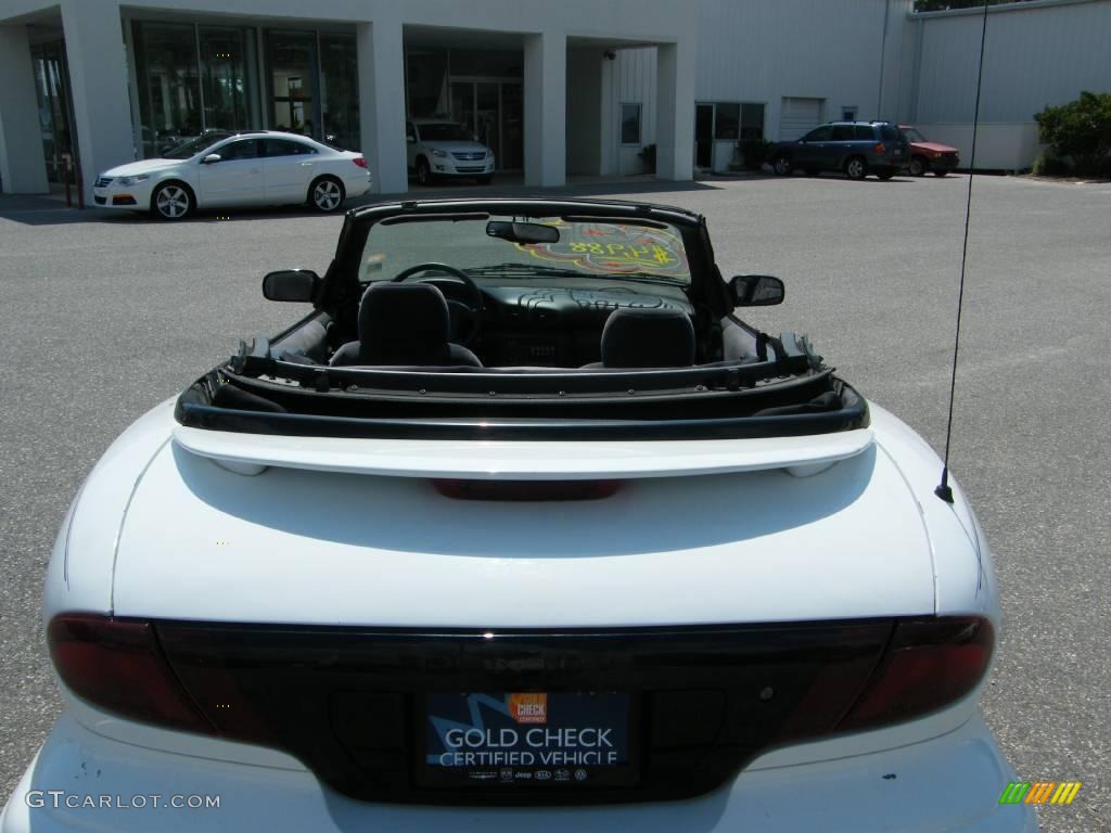 2000 Sunfire GT Convertible - Bright White / Graphite photo #17