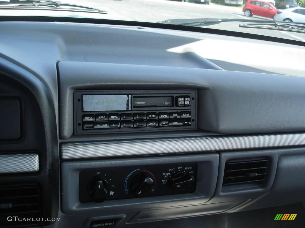 1995 F150 XLT Regular Cab - Medium Calypso Green Metallic / Gray photo #21