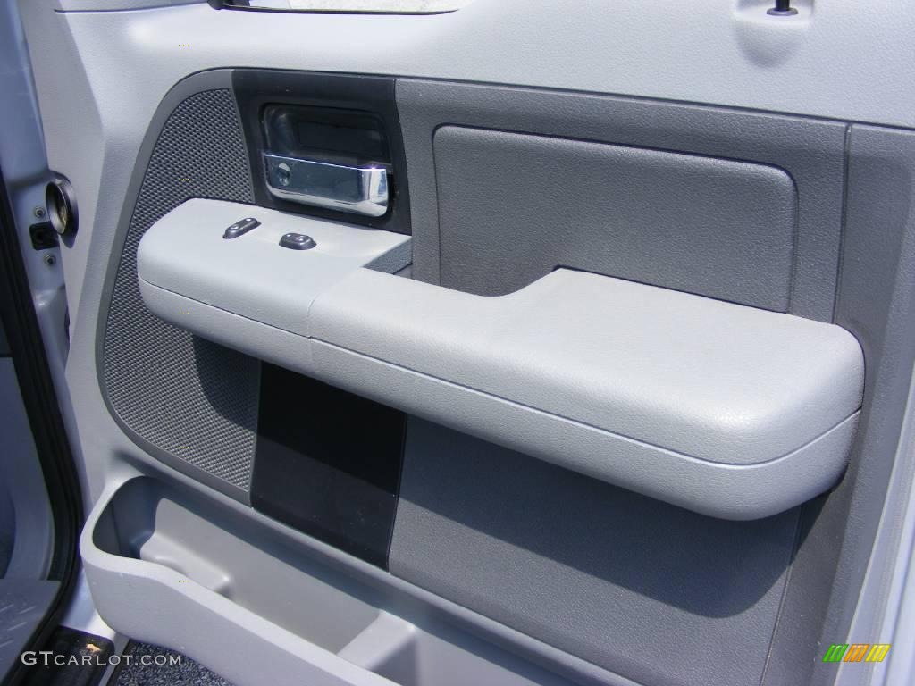 2005 F150 XLT Regular Cab - Silver Metallic / Medium Flint Grey photo #17