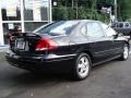 Black - Taurus SE Sedan Photo No. 4