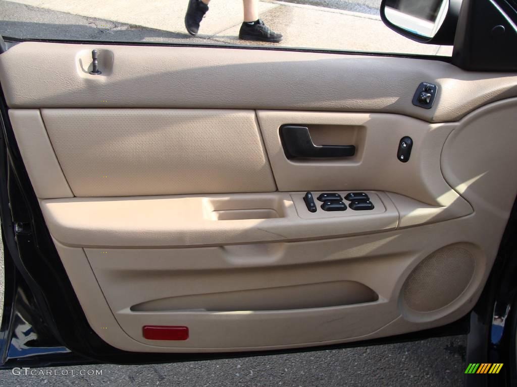 2004 Taurus SE Sedan - Black / Medium Parchment photo #9