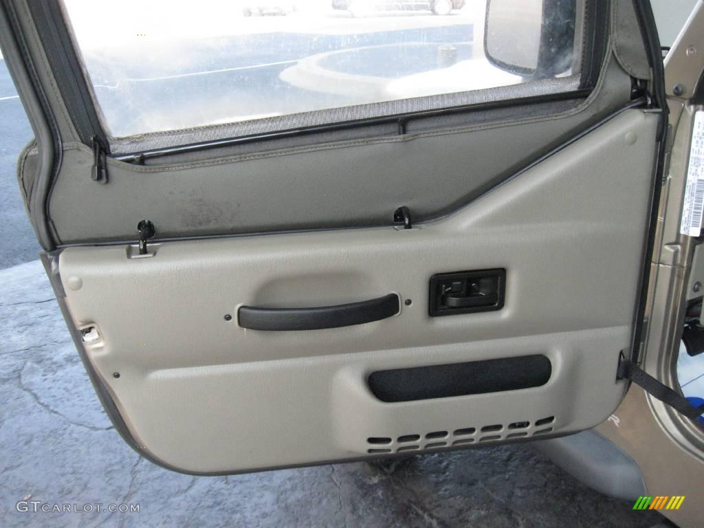 2004 Wrangler Sport 4x4 - Light Khaki Metallic / Khaki photo #13