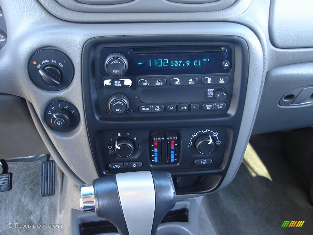 2005 TrailBlazer EXT LT 4x4 - Summit White / Light Gray photo #26