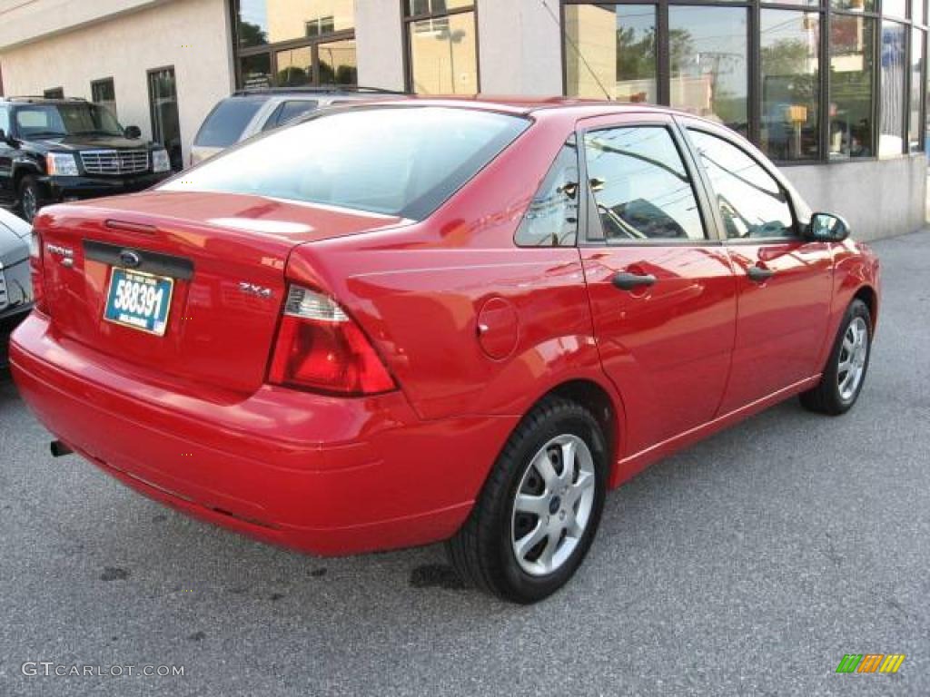 2005 Focus ZX4 SE Sedan - Infra-Red / Dark Flint/Light Flint photo #7