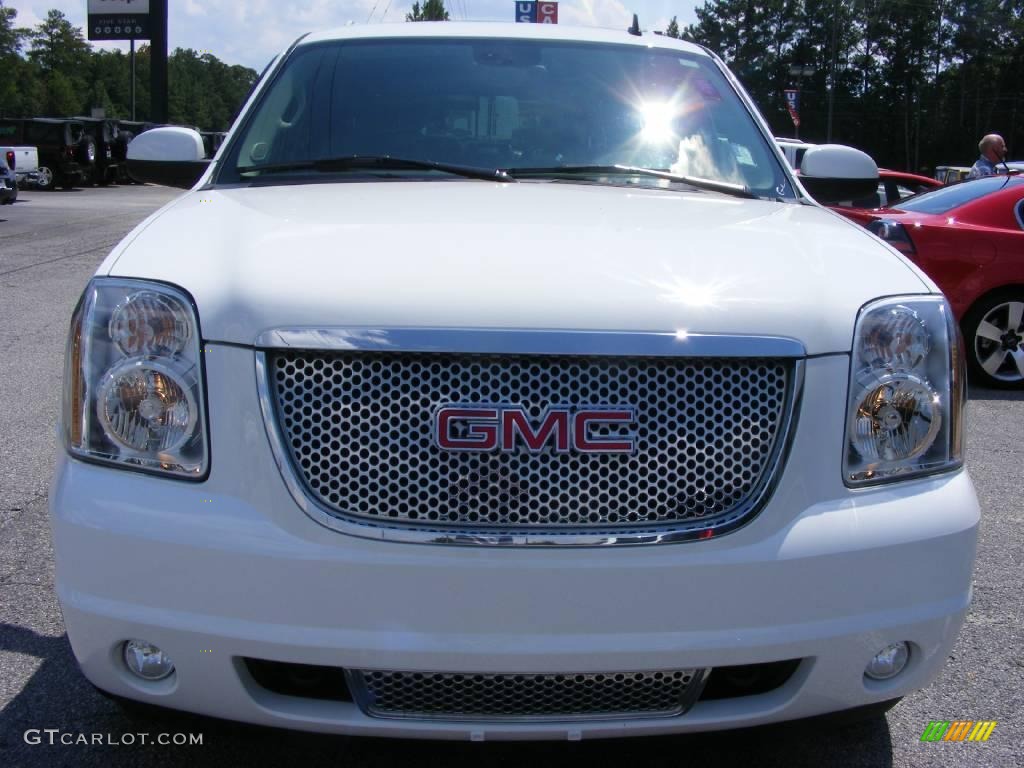 2007 Yukon Denali AWD - Summit White / Ebony Black photo #3