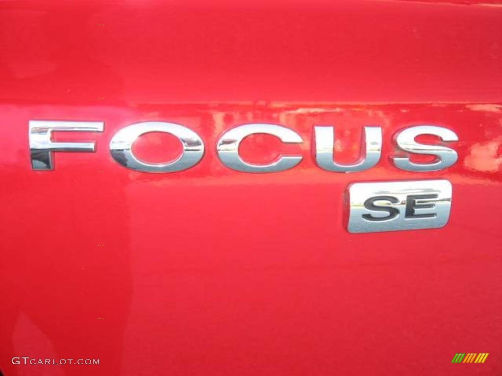 2005 Focus ZX4 SE Sedan - Infra-Red / Dark Flint/Light Flint photo #34