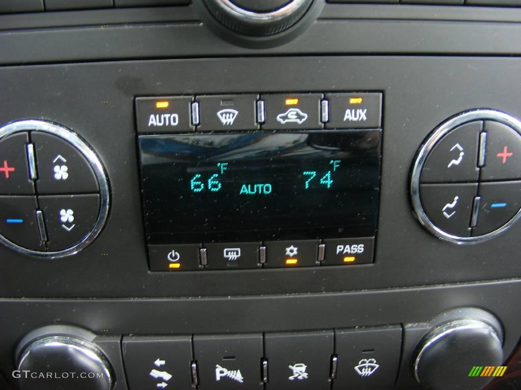 2007 Yukon Denali AWD - Summit White / Ebony Black photo #29