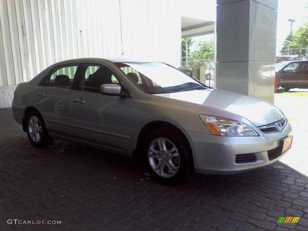 2007 Accord SE Sedan - Alabaster Silver Metallic / Black photo #4
