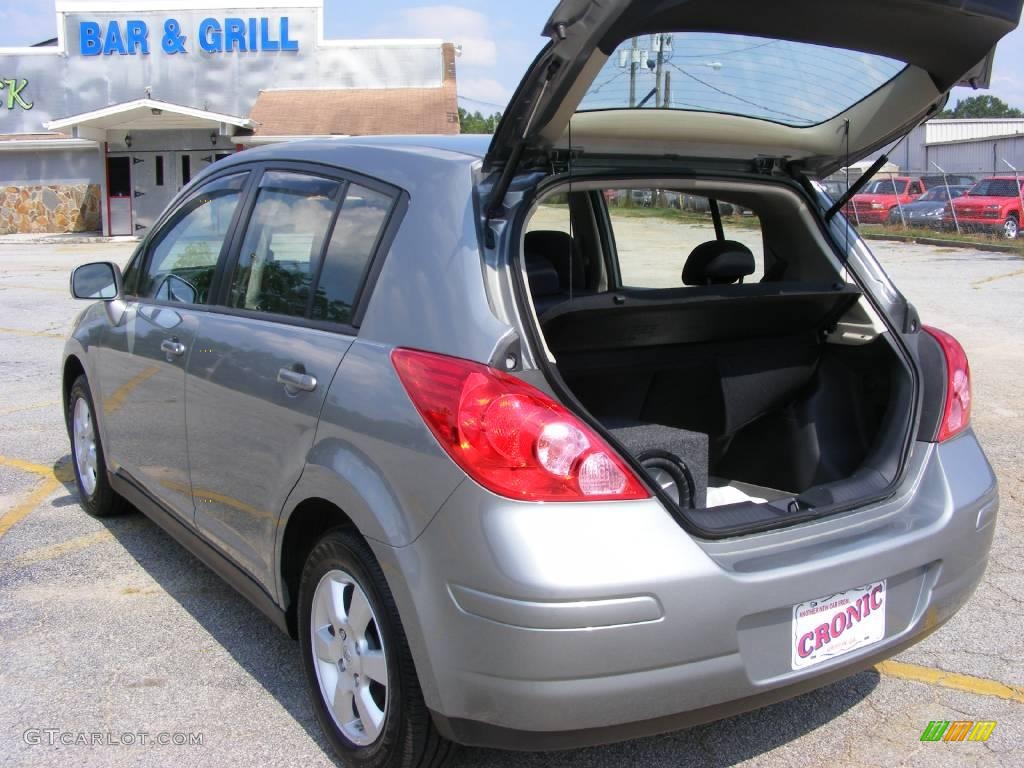 2009 Versa 1.8 SL Hatchback - Magnetic Gray / Charcoal photo #13