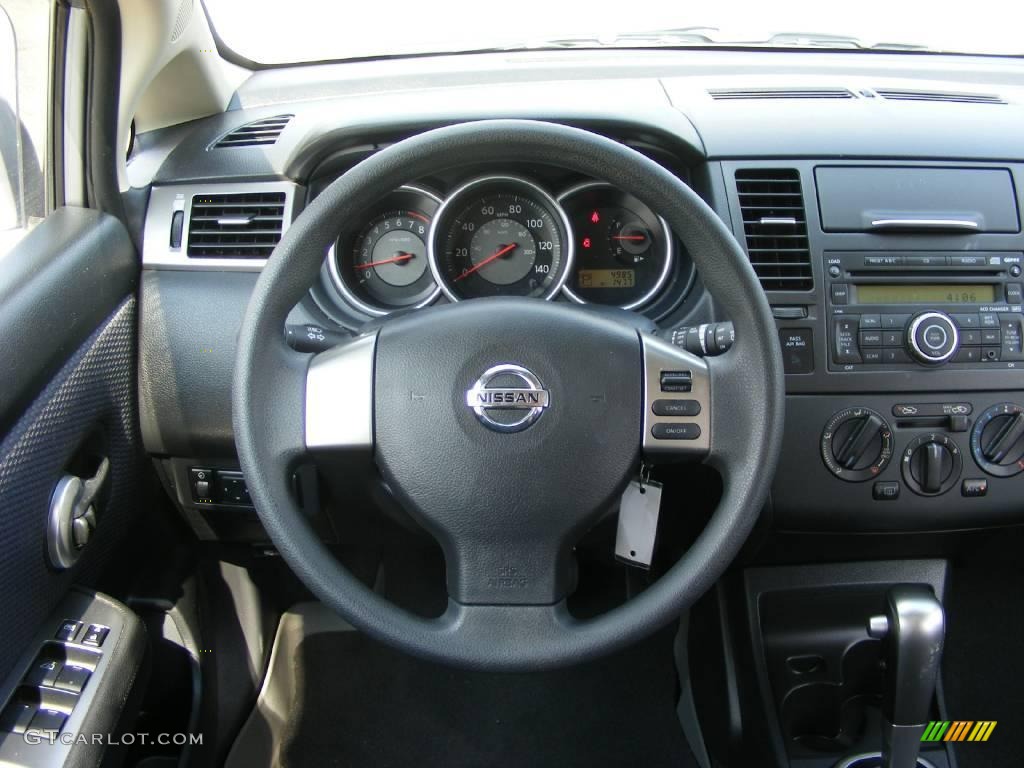 2009 Versa 1.8 SL Hatchback - Magnetic Gray / Charcoal photo #21