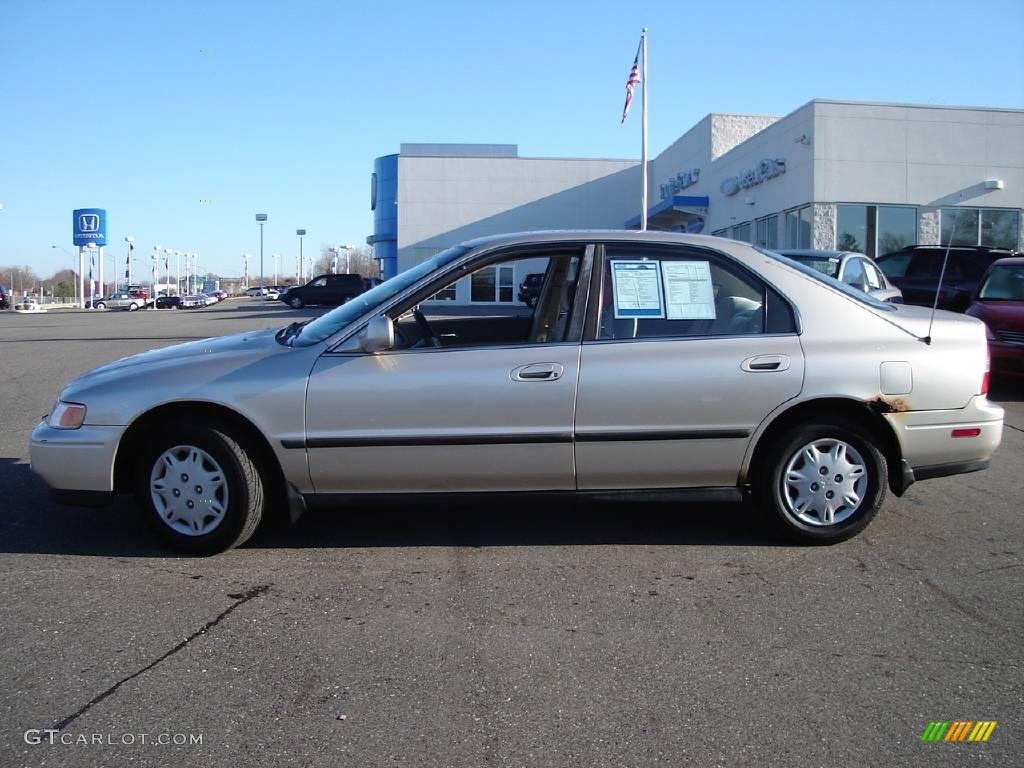 1995 Accord LX Sedan - Heather Mist Metallic / Beige photo #2