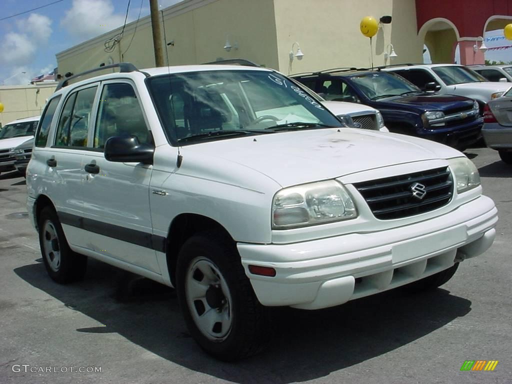 Bright White Suzuki Vitara