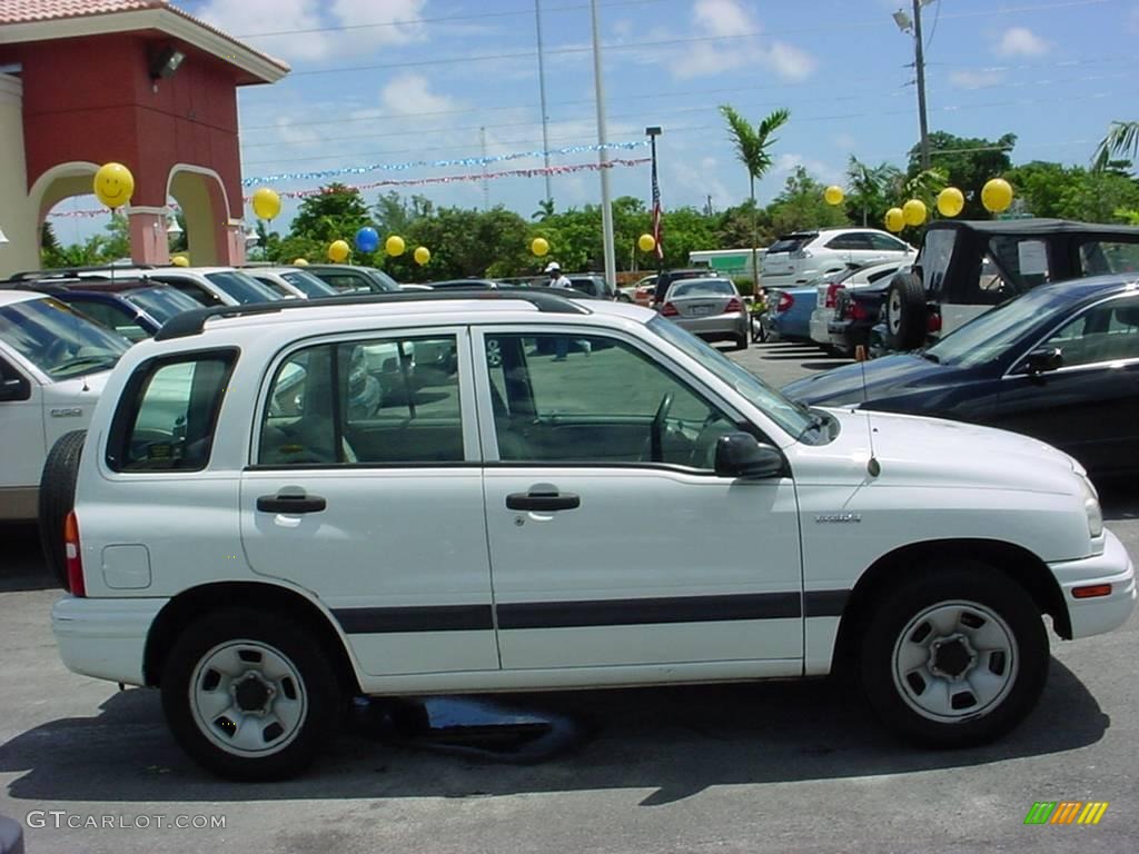 2002 Vitara JLS 4 Door Hard Top - Bright White / Gray photo #2