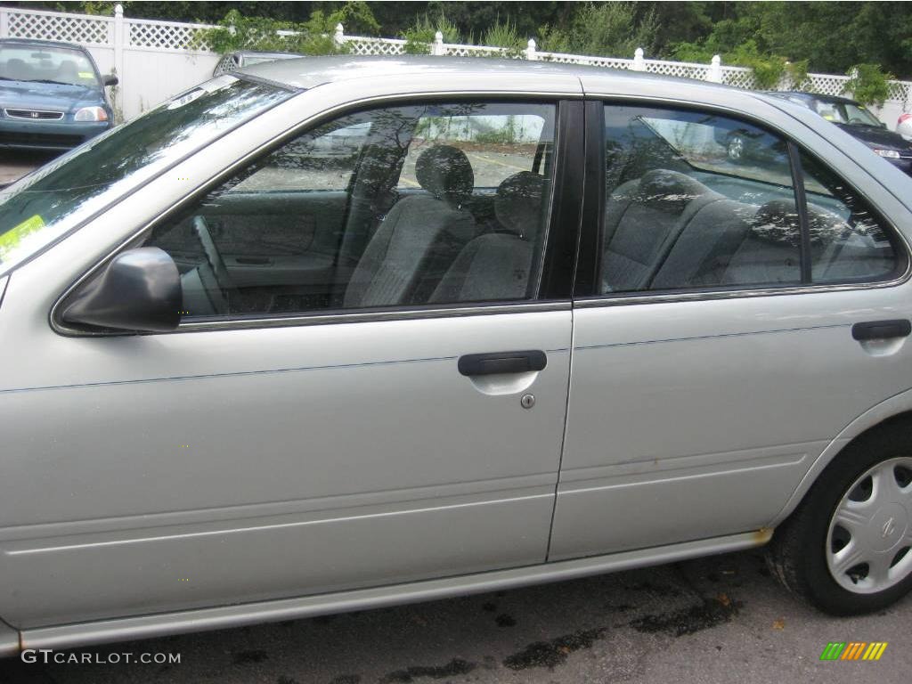 1998 Sentra GXE - Platinum Gold Metallic / Gray photo #9