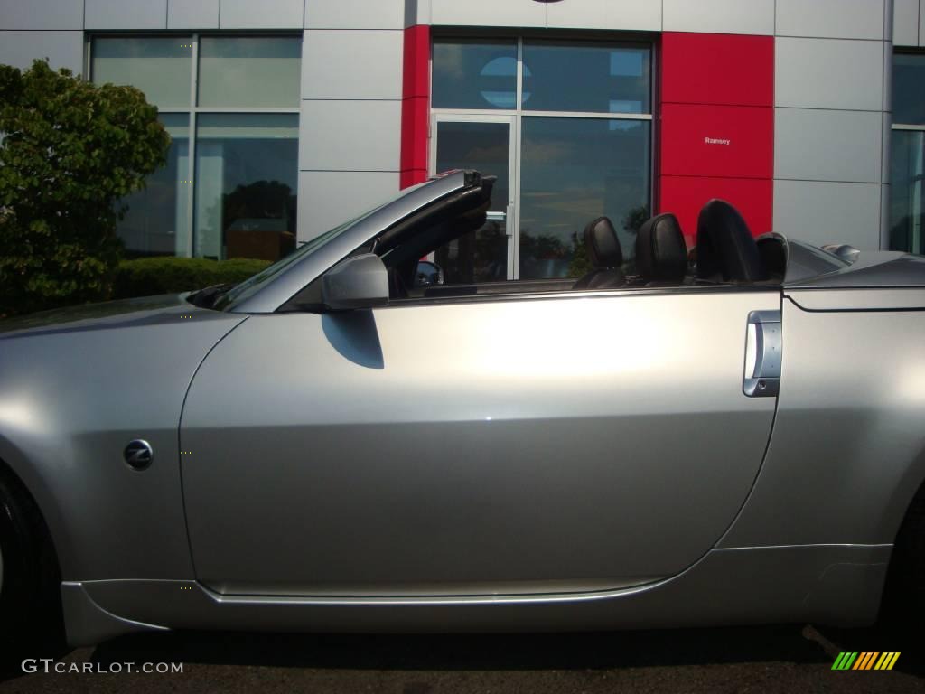 2004 350Z Touring Roadster - Chrome Silver Metallic / Charcoal photo #34